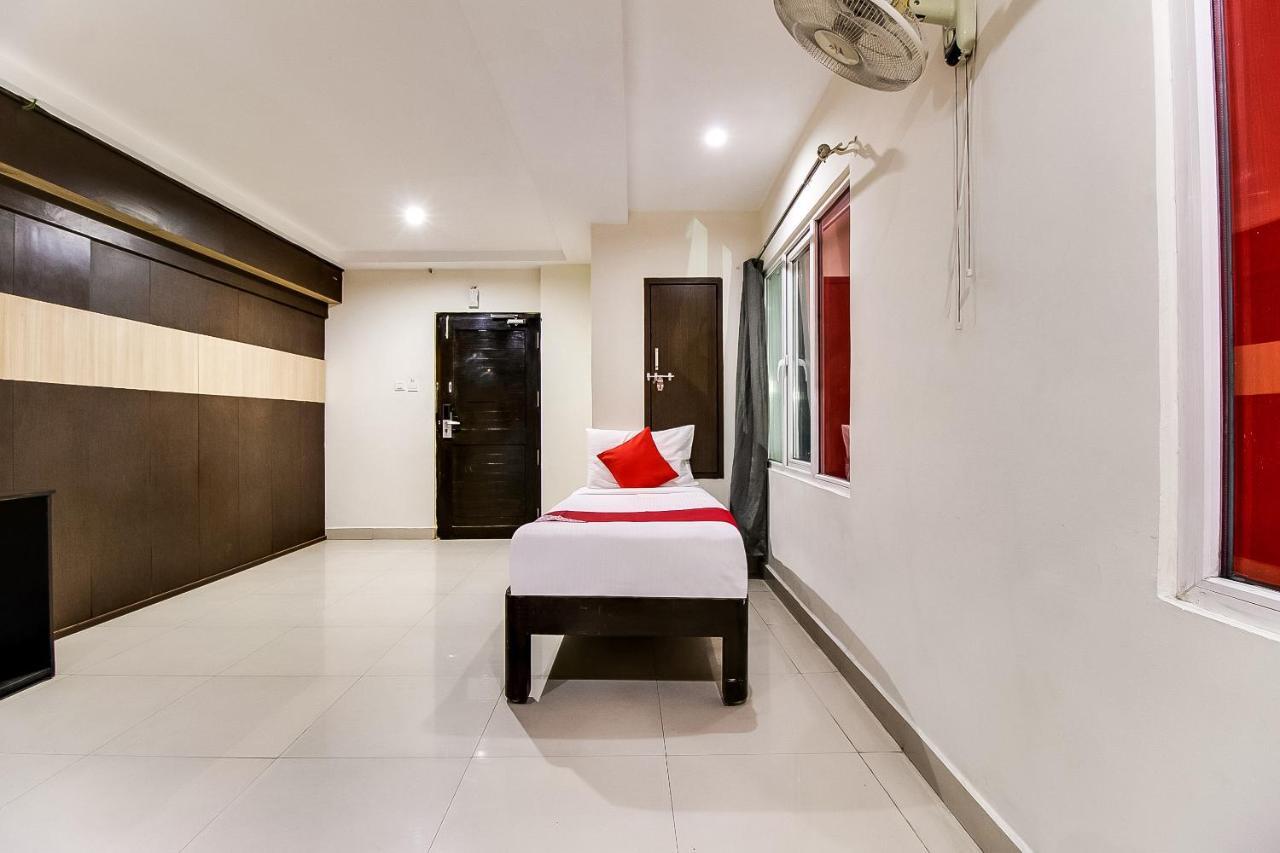 Oyo Flagship 9115 Hotel Udayee International Tirupati Luaran gambar